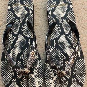 tory burch thin flip flop